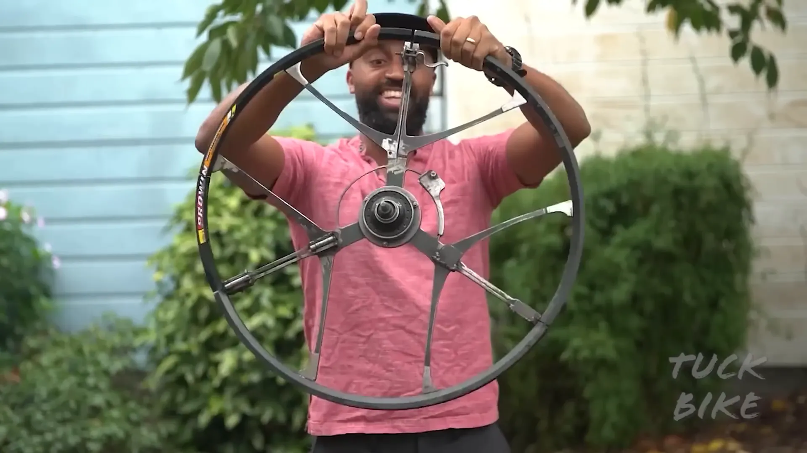 Tuck Bike - אופניים קיפוליות קומפקטיות