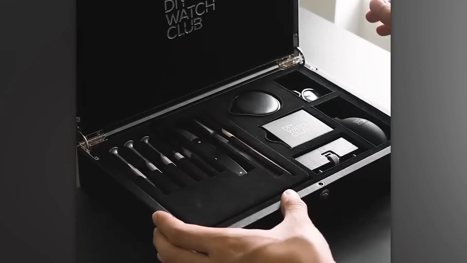 ערכת בניית שעון עם תנועה יפנית